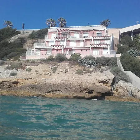 Les Pieds Dans L'eau Apartment *